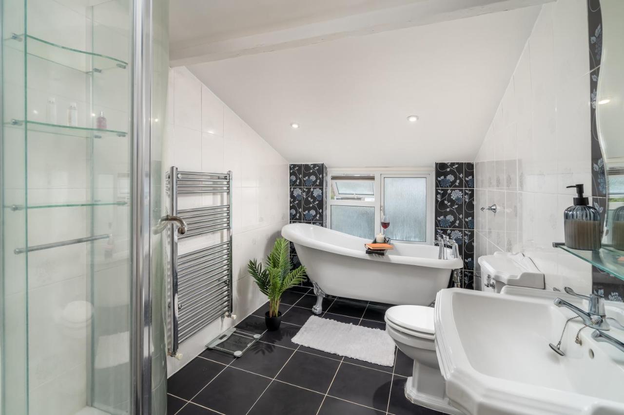 Watford Casa - 2 Bed And 2 Bath Near Watford Junction Station Apartment *